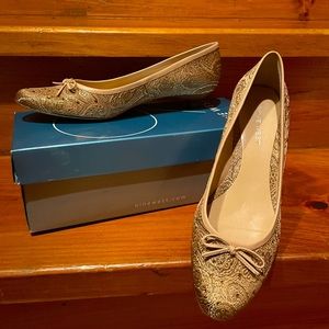 Nine West, NWT, ladies embellished heel, 7 1/2, gold